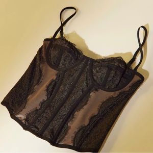 Urban black courset top size medium 🖤